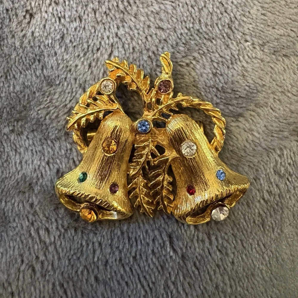 VTG 60s Christmas Bells Rhinestone Brooch Gold Tone Holiday‎ Pin Festive Sparkle